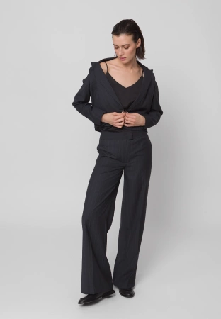 Spodnie w prążek z szeroką nogawką