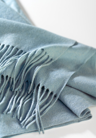 Ciepły błękitny szal z wiskozą