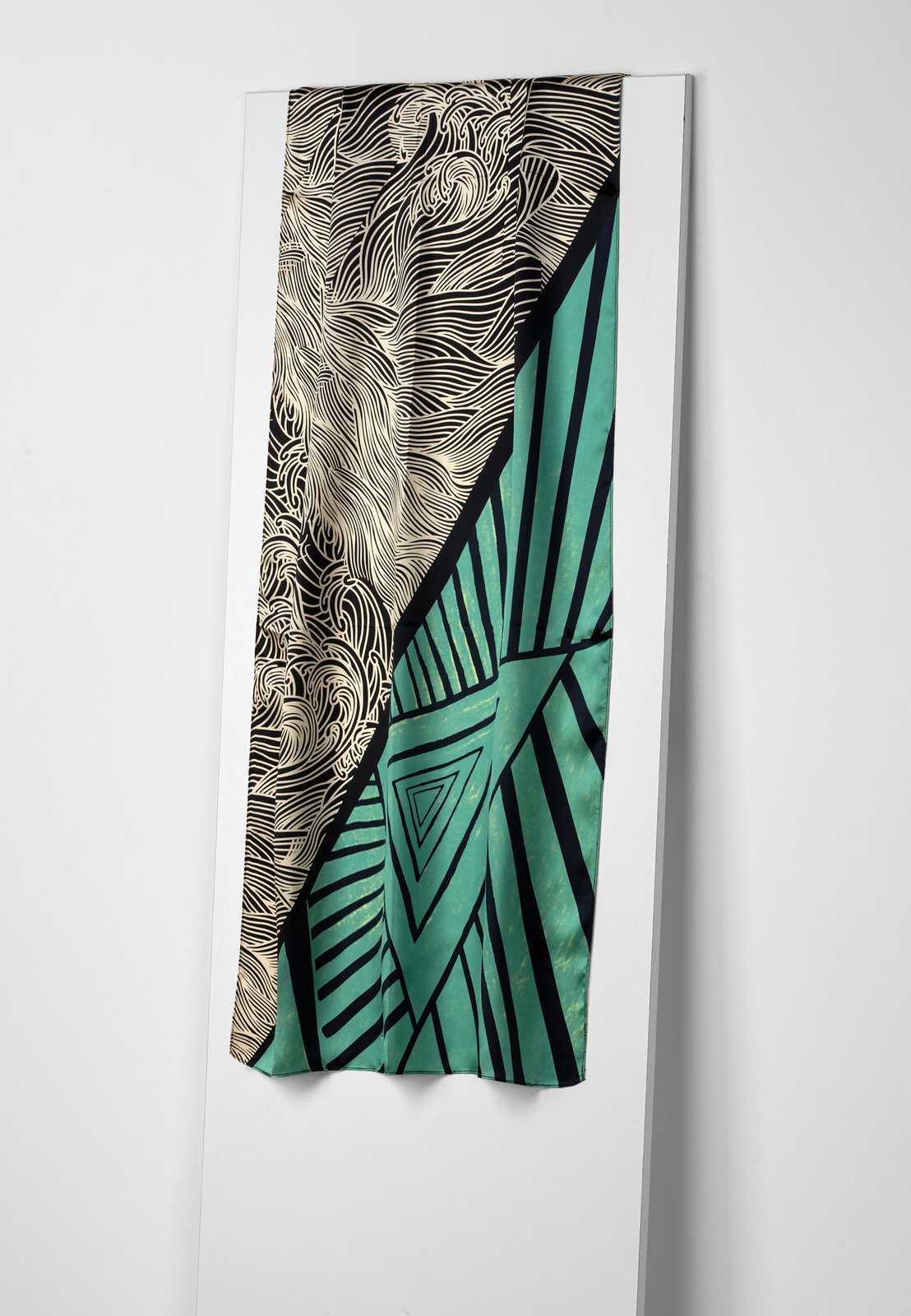 Jedwabny szal w oryginalny wzór