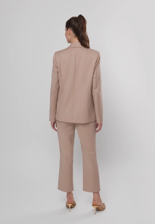 Beżowy prosty żakiet na jeden guzik