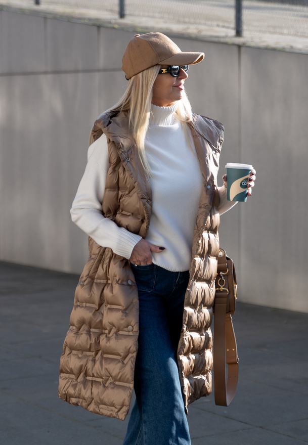 Długa pikowana kamizelka w kolorze beżowym