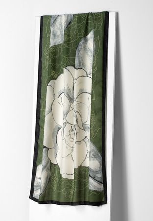 Wiskozowy zielony szal z motywem kwiatów