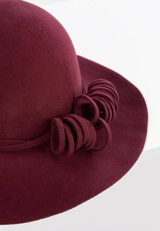 Bordowy wełniany kapelusz