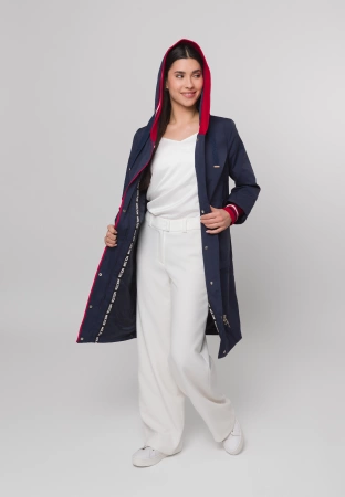 Granatowy płaszcz z czerwonymi ściągaczami