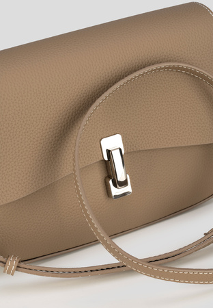 Brązowa torebka z białymi przeszyciami