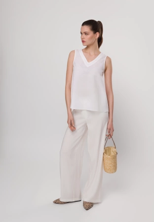 Biała bluzka na szerokich ramiączkach z bawełny i lnu