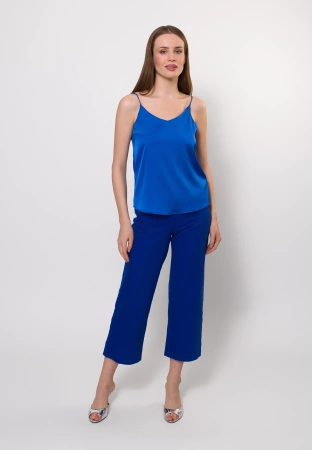 Niebieski satynowy top na cienkich ramiączkach