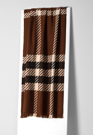 Elegancki szal w brązowo-beżową kratę