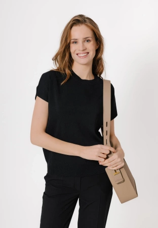 Czarna dzianinowa bluzka z wiskozą