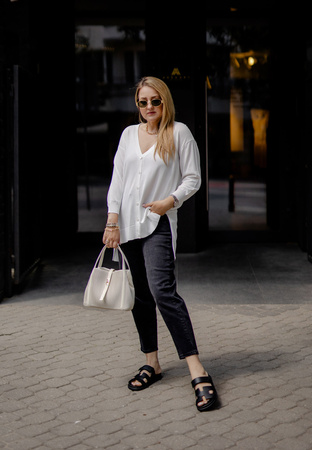 Ecru kardigan o dłuższym kroju z wiskozy