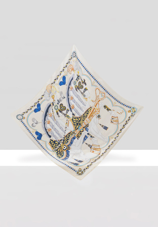 Jedwabna apaszka w oryginalny wzór