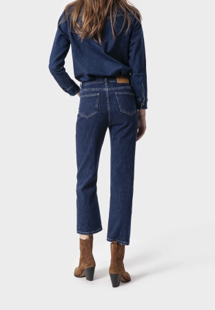 Granatowe jeansy z prostą nogawką