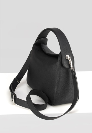 Mała fakturowana torebka w kolorze czarnym