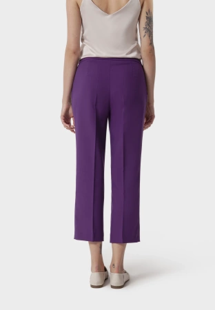 Fioletowe spodnie z prostą nogawką