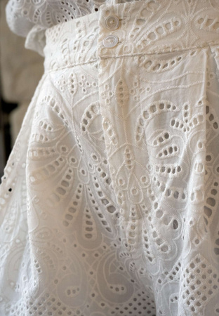 Krótkie ażurowe spodenki 100% bawełna