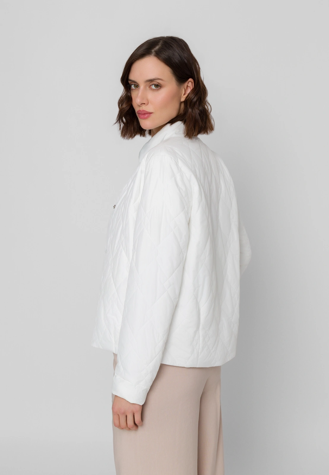 Biała pikowana kurtka