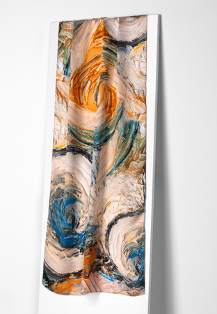 Jedwabny szal w abstrakcyjny wzór