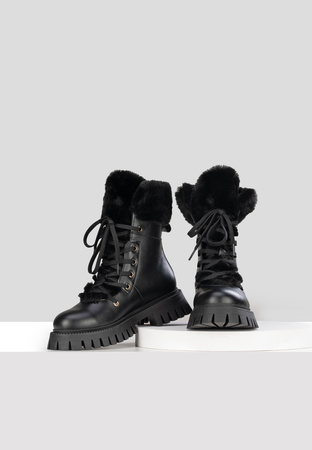 Czarne skórzane trapery z futerkiem