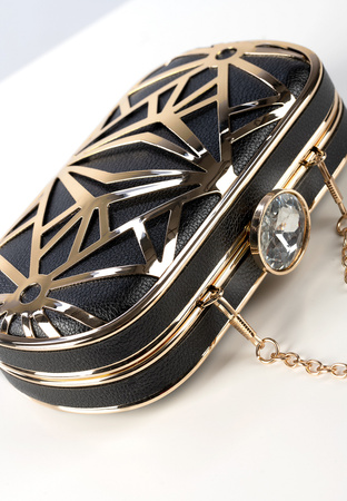 Czarna torebka w kształcie elipsy typu puzderko