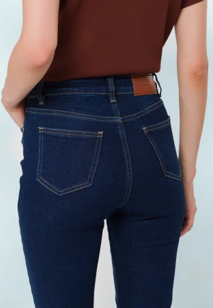 Jeansy slim fit w kolorze granatowym