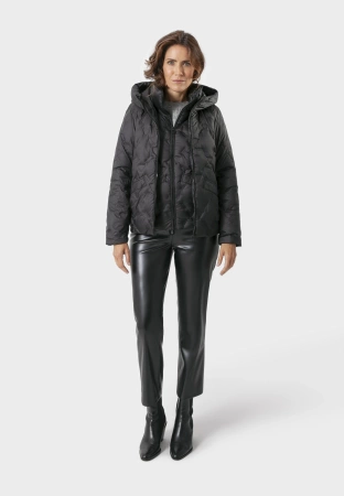 Czarna puchowa kurtka z kapturem