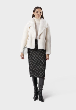 Krótkie wełniane futerko w kolorze ecru