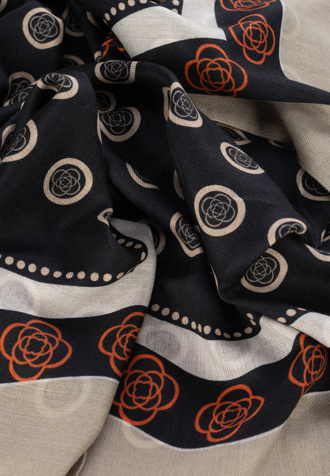 Brązowa wiskozowa apaszka w kropki