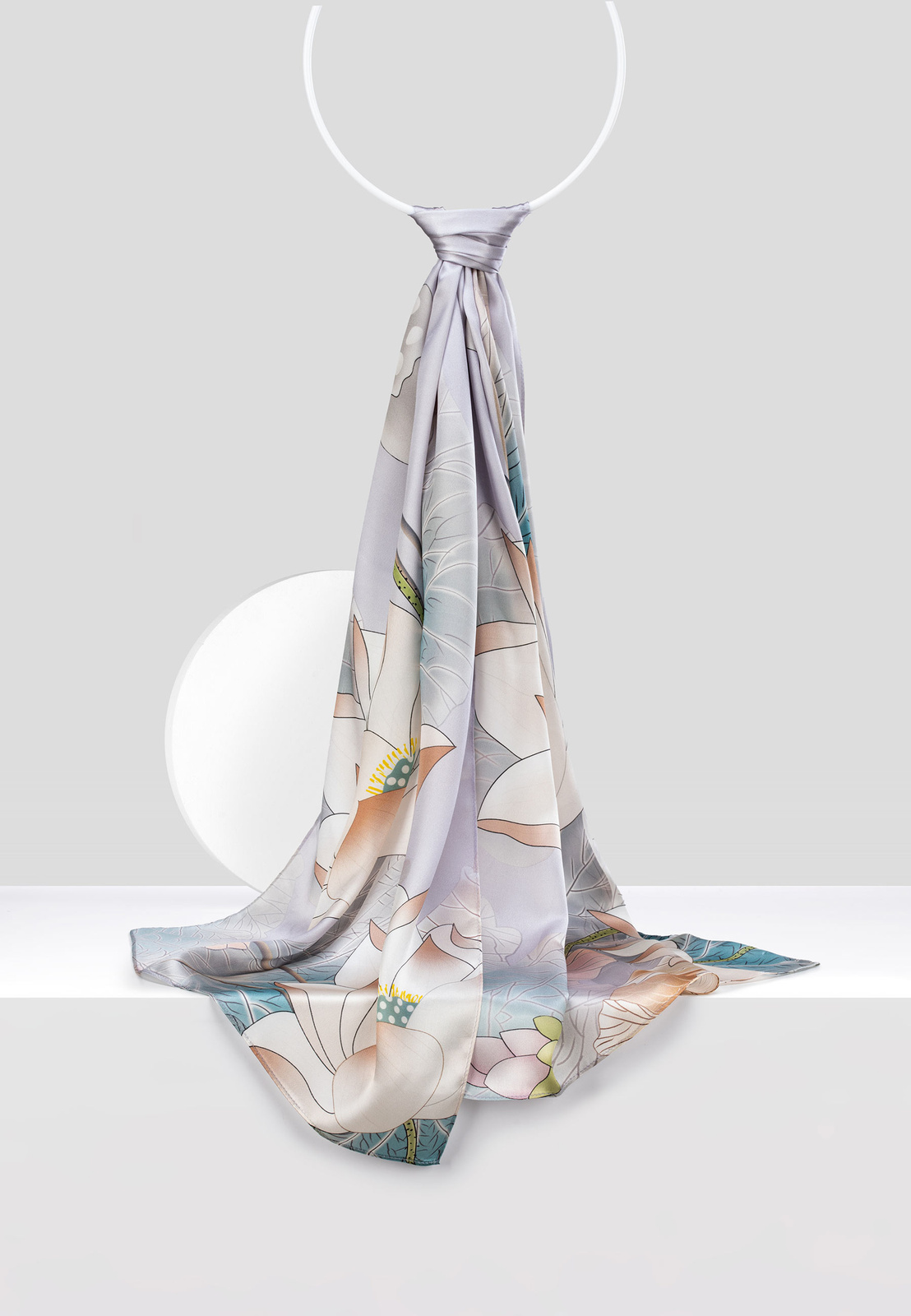 Jedwabny szal w kwiaty