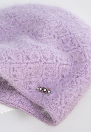 Fioletowa czapka w romby z naturalnym włosiem