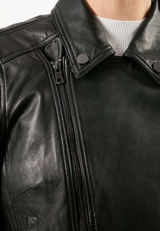 Czarna skórzana ramoneska