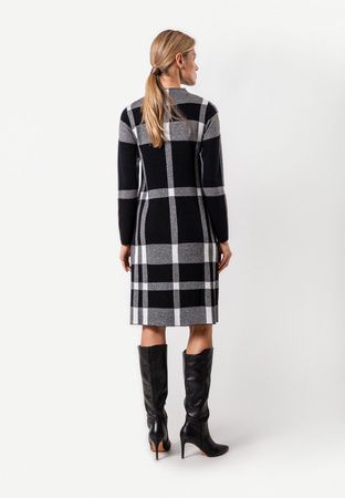 Czarna dzianinowa sukienka w kratę
