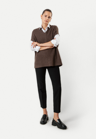 Brązowa dzianinowa kamizelka