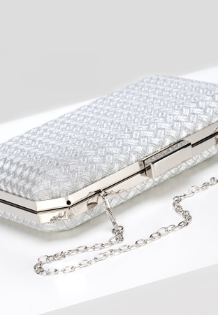 Wizytowa torebka w kolorze srebrnym
