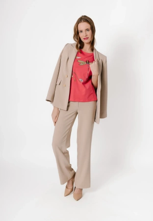 Długi dwurzędowy żakiet w beżowym kolorze