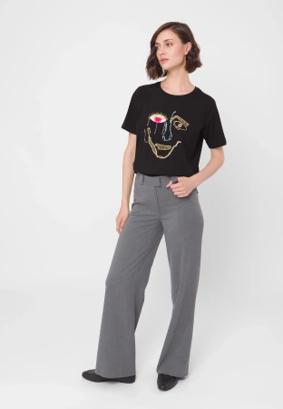 Czarny bawełniany t-shirt z aplikacją