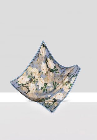 Jedwabna apaszka w kremowe róże