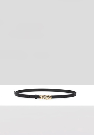 Czarny pasek z ozdobną klamrą