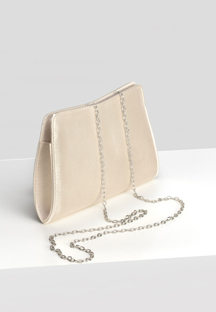 Elegancka torebka z ozdobną rączką w kolorze złotym