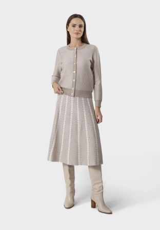 Beżowy kardigan z ozdobnymi guzikami