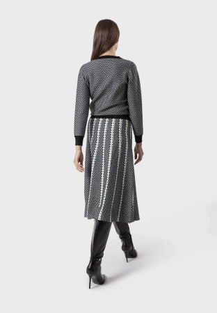 Czarna trapezowa spódnica z wełną