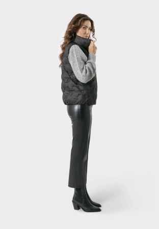 Czarna puchowa kamizelka z naturalnym wypełnieniem