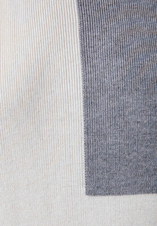 Sweter w geometryczne wzory