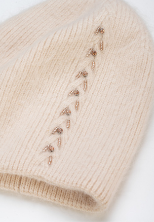 Ecru czapka zdobiona koralikami z wiskozą i naturalnym włosiem