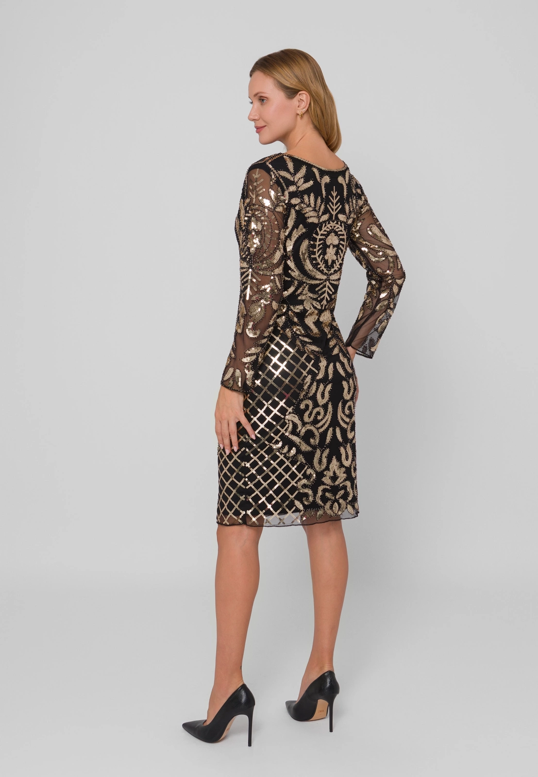 Czarna wizytowa sukienka wyszywana złotymi cekinami