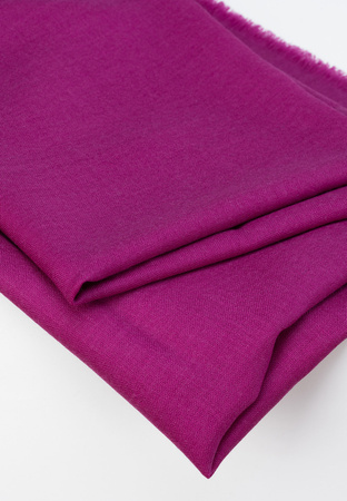 Cienki wełniany szal w kolorze fuksji
