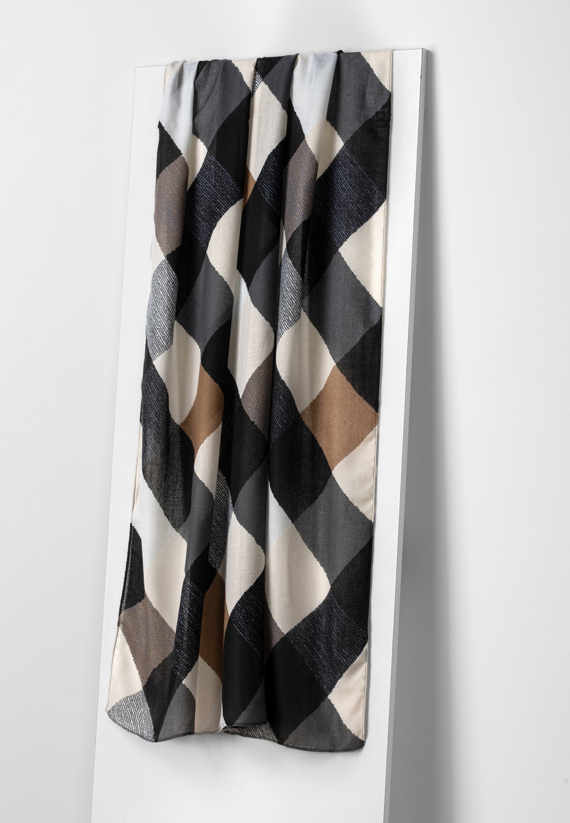 Wiskozowy szal w romby