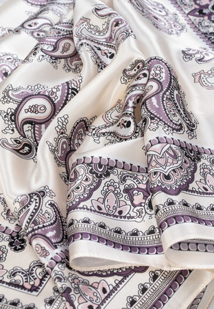 Jedwabna apaszka we wzór paisley