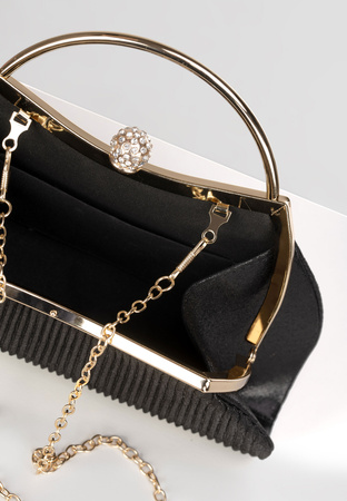 Elegancka torebka w czarnym kolorze