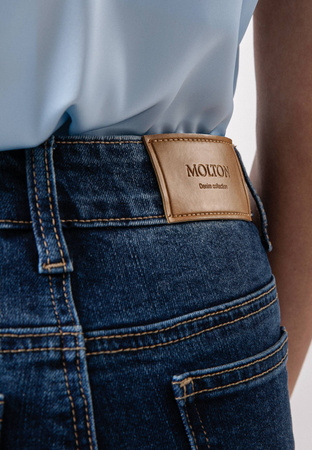 Granatowe jeansy rurki ze średnim stanem