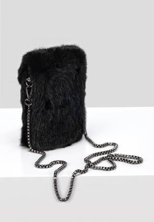 Czarna torebka etui z naturalnego futra